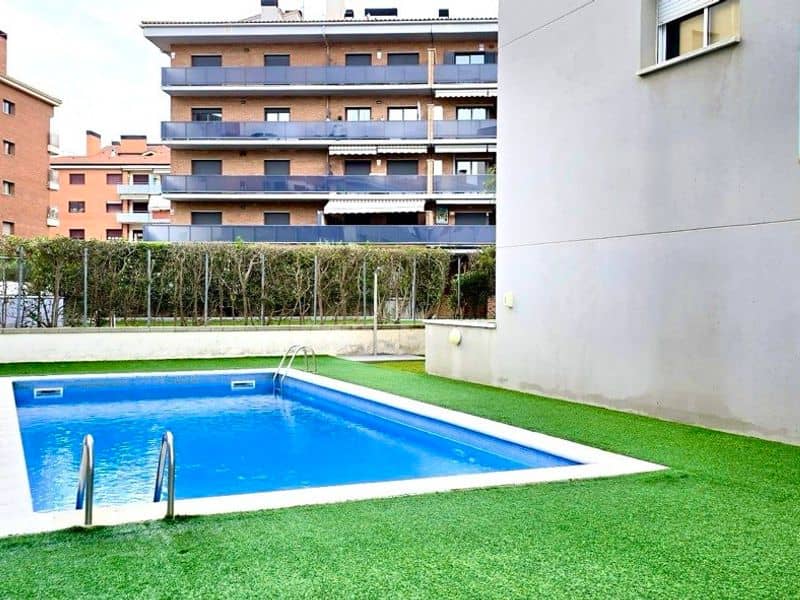Bonito Apartamento con Piscina en Fenals, Lloret de Mar