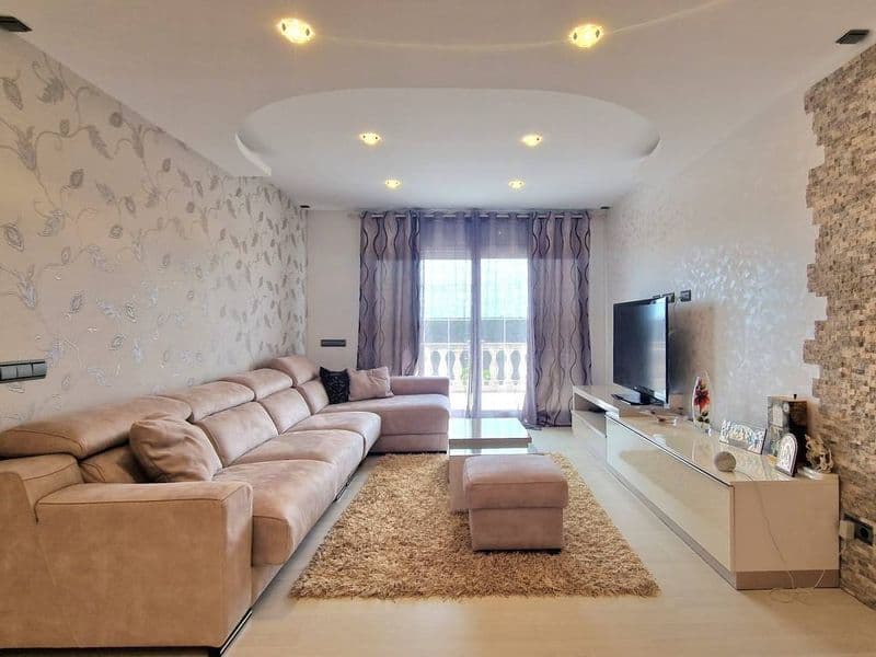 VILLA EXCLUSIVA CON PISCINA Y VISTAS AL MAR